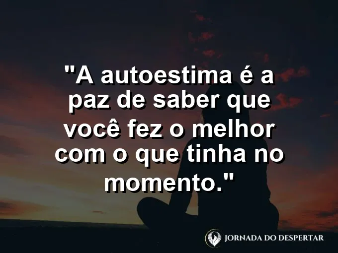 Uma folha seca flutuando calmamente sobre as águas de um rio.