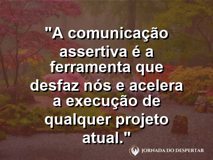 Duas engrenagens se encaixando perfeitamente em um mecanismo dourado e polido sob uma luz suave, focalizada e muito clara.