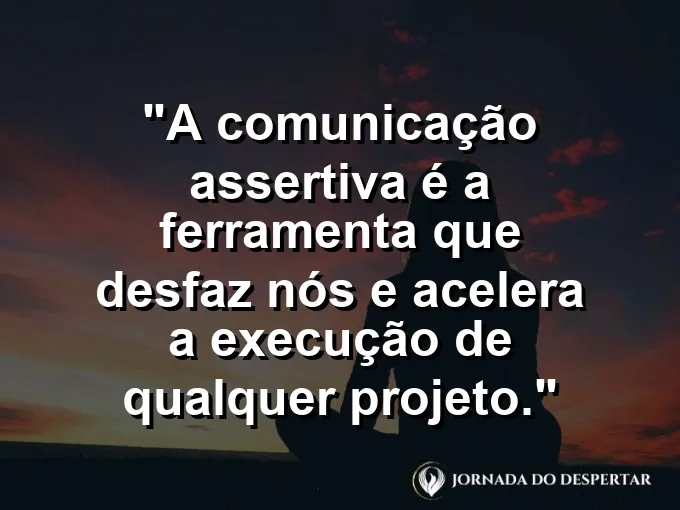 Duas engrenagens se encaixando perfeitamente em um mecanismo dourado e polido sob uma luz suave e focalizada e clara.