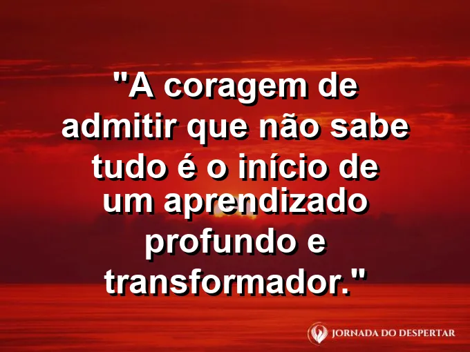 Um jovem profissional sentado à mesa com um mentor experiente, ouvindo atentamente com um caderno aberto para anotações.