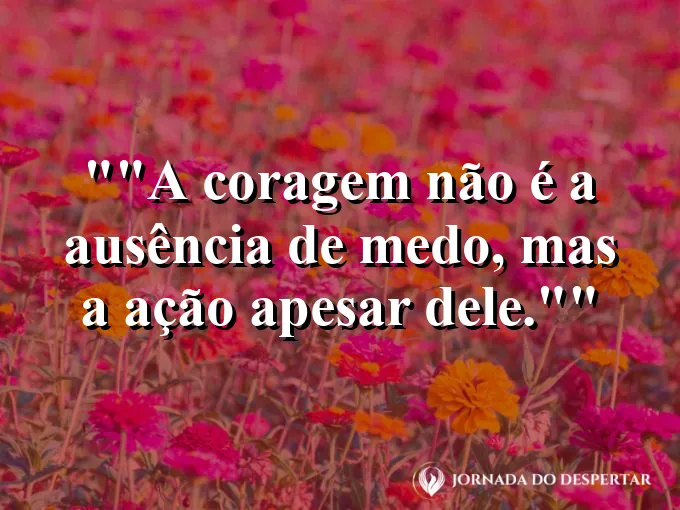 Alguém no topo de um penhasco olhando para o mar.