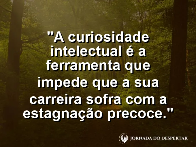 Um microscópio moderno iluminando uma lâmina de vidro com dados digitais projetados ao redor do equipamento em holograma.