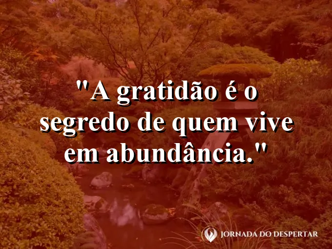 Mãos juntas em sinal de gratidão com fundo de natureza.