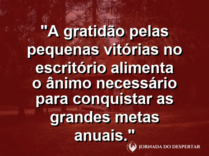 Mãos unidas em um gesto de celebração sobre uma mesa repleta de planos e projetos concluídos com sucesso.