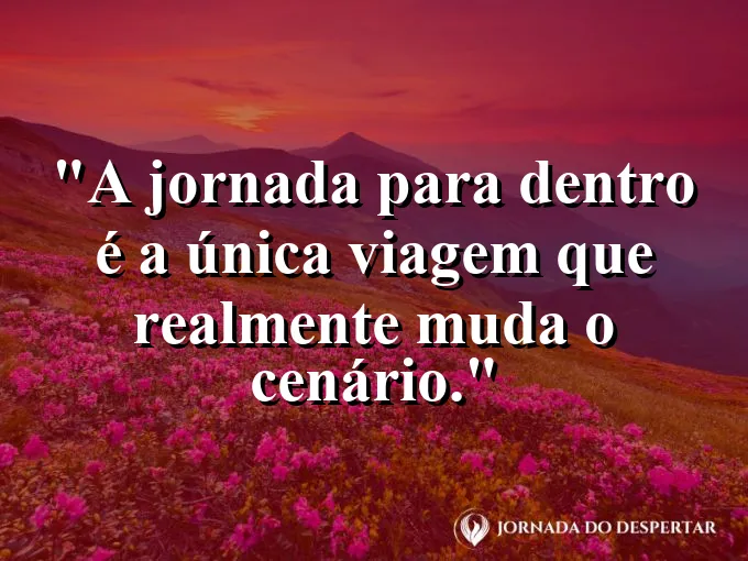 Um caleidoscópio mudando de forma e cores vibrantes.