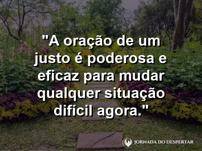 Mãos postas em oração com feixe de luz descendo do céu e frase sobre o poder.