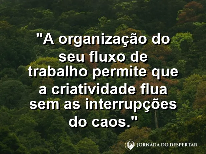 Uma mesa de trabalho organizada de forma minimalista com apenas as ferramentas essenciais para a criação e design.