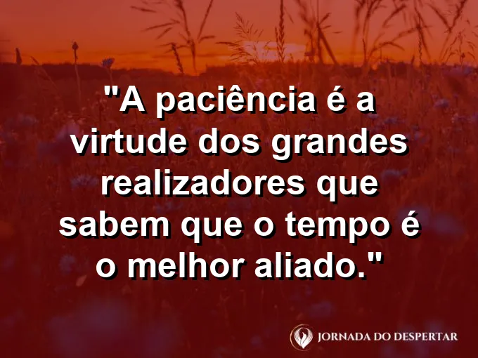 Um relógio de areia (ampulheta) dourado refletindo a luz do sol sobre uma mesa de madeira antiga e bem cuidada.