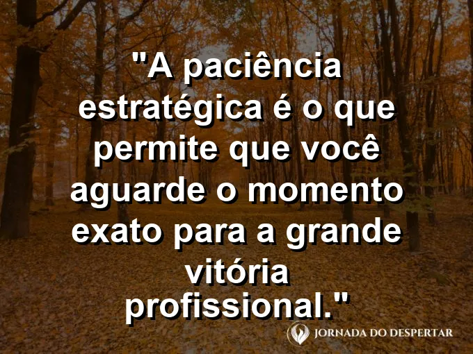 Um tigre agachado na grama alta, observando atentamente o horizonte com foco total e paciência antes do salto final certeiro.