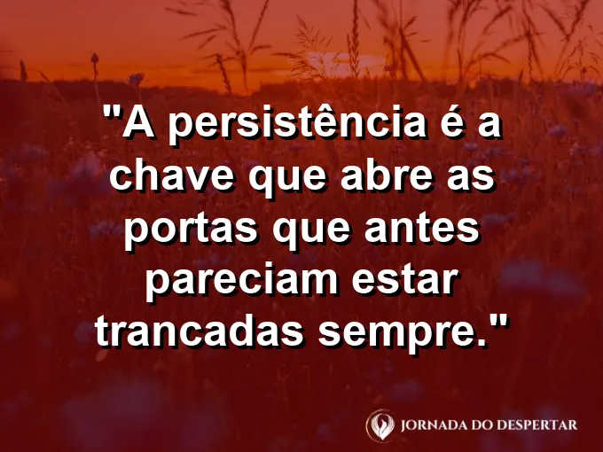 Molho de chaves de ferro sobre mesa antiga com frase sobre persistência e portas.