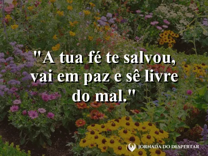 Mãos soltando correntes quebradas ao pôr do sol com frase de liberdade e fé em Cristo.