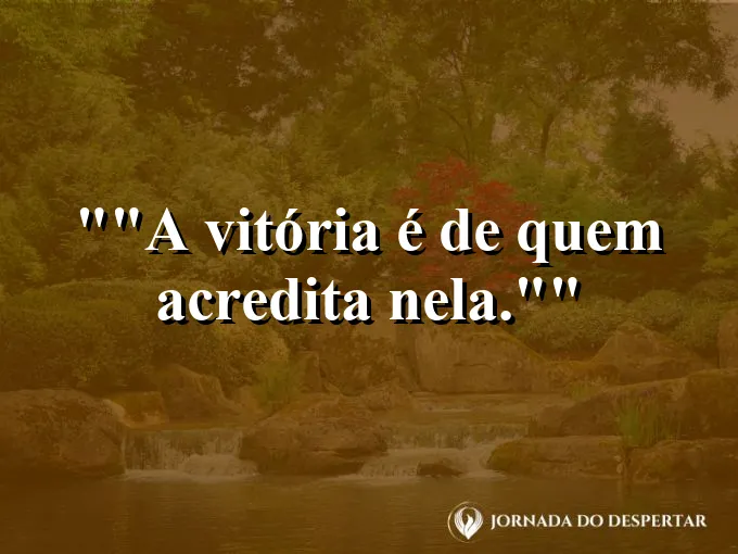 Jogador de futebol comemorando um gol com os braços erguidos.