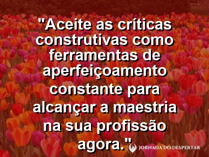 Uma escultura de mármore sendo lapidada com precisão por ferramentas manuais sob uma luz focalizada e muito clara.
