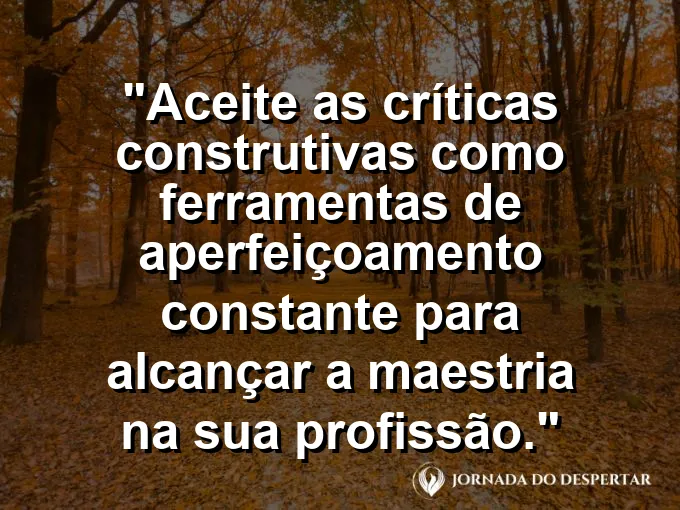 Uma escultura de mármore sendo lapidada com precisão por ferramentas manuais sob uma luz focalizada e muito clara.