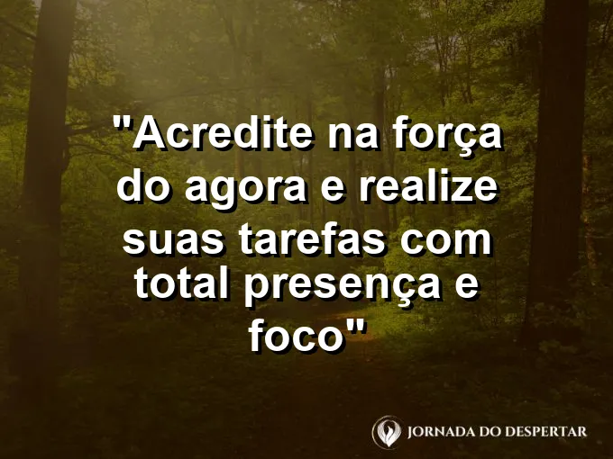 Relógio de pulso clássico marcando as horas sob a luz direta do sol em mesa clara.