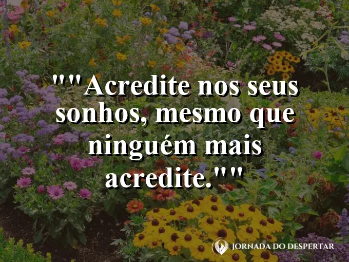 Uma única flor colorida crescendo em um campo cinza.