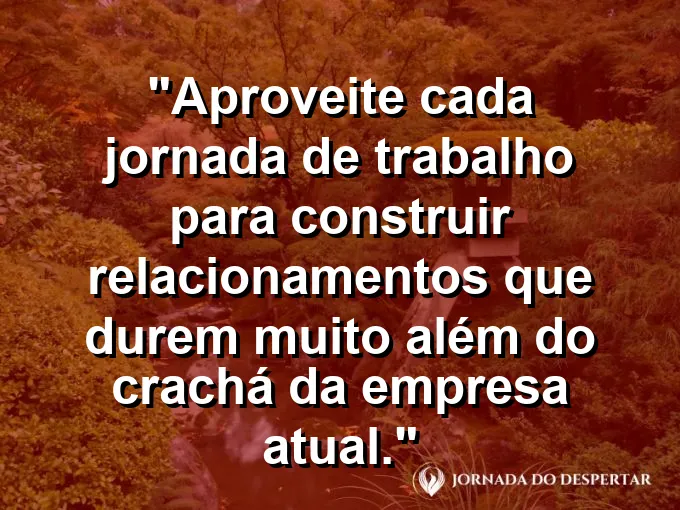 Dois profissionais conversando de forma descontraída em um sofá de couro em um lounge de escritório moderno.