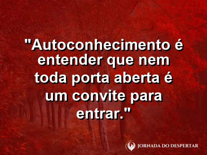 Uma porta entreaberta revelando um corredor iluminado e sereno.