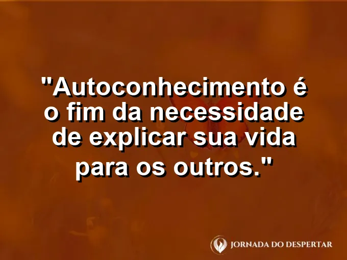 Uma bússola apontando para o norte sobre um mapa em branco.
