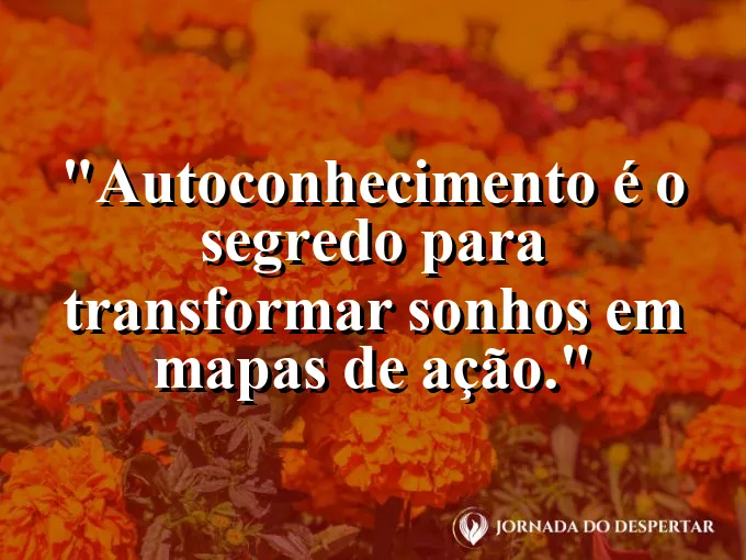 Um arquiteto desenhando planos sobre uma mesa de madeira clara.