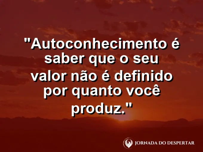 Uma pessoa descansando em uma rede olhando o movimento das árvores.