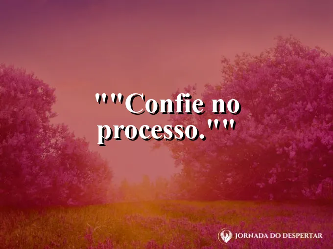 Botão de flor prestes a abrir no jardim.