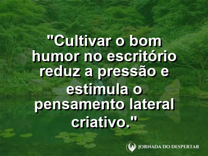 Smile feito de clipes de papel colorido em uma mesa com frase sobre bom humor e pressão.