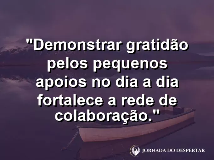 Post-it escrito "obrigado pela ajuda" em um monitor com frase sobre gratidão e colaboração.