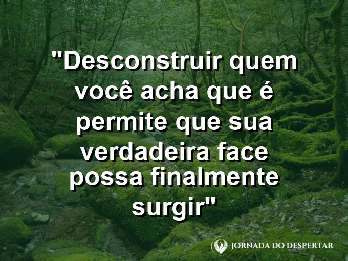 ATRIBUTO ALT DA IMAGEM COM A FRASE: Uma estátua de mármore sendo esculpida para revelar um rosto humano realista e expressivo por baixo.