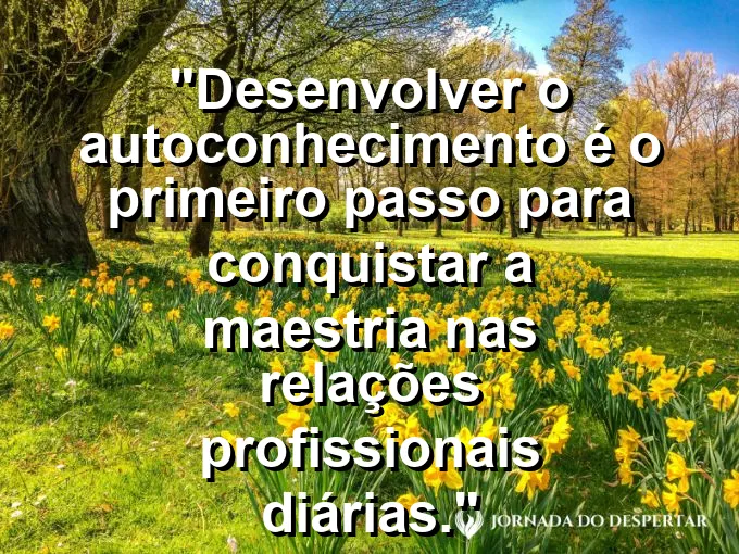 Pessoa olhando seu reflexo em uma superfície limpa com frase sobre autoconhecimento.