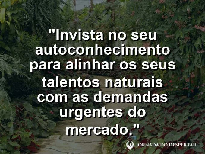 Uma pessoa meditando em silêncio em um escritório calmo antes de começar uma jornada de trabalho muito produtiva.