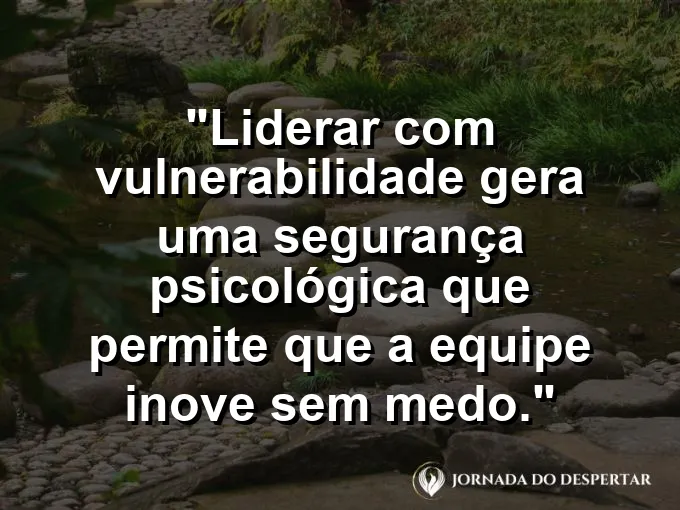 Pessoa segurando uma peça quebrada de quebra-cabeça com sorriso e frase sobre vulnerabilidade e inovação.