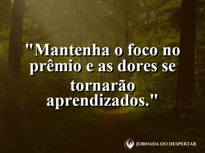 Atleta focado na linha de chegada de uma maratona.