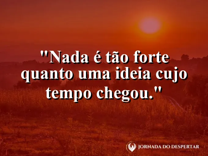 Relógio de parede antigo com engrenagens à mostra.