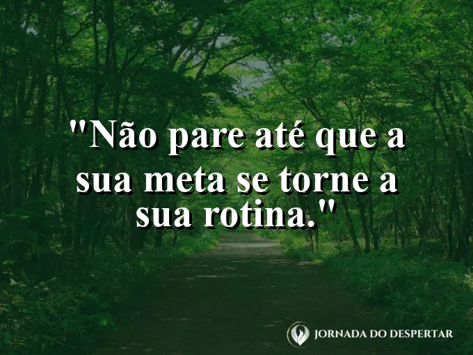 Pessoa olhando o horizonte de um escritório moderno.