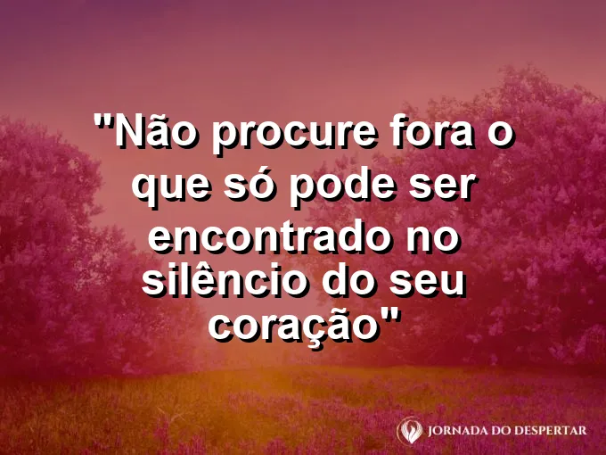 ATRIBUTO ALT DA IMAGem COM A FRASE: Close de uma pessoa com os olhos fechados e a mão sobre o peito em sinal de paz.