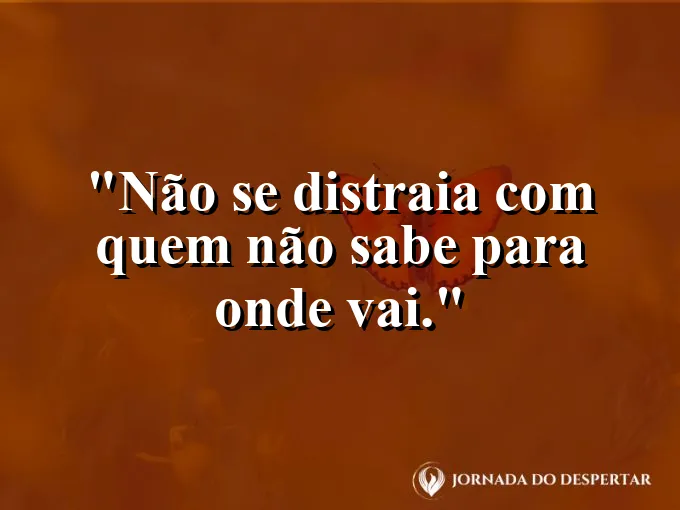 Bússola apontando o norte sobre um mapa de couro velho.
