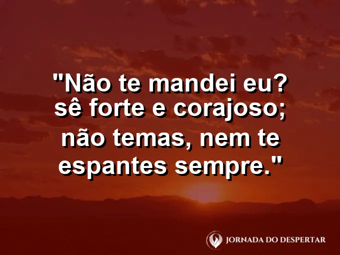 Leão rugindo suavemente ao pôr do sol com frase de força e coragem bíblica.