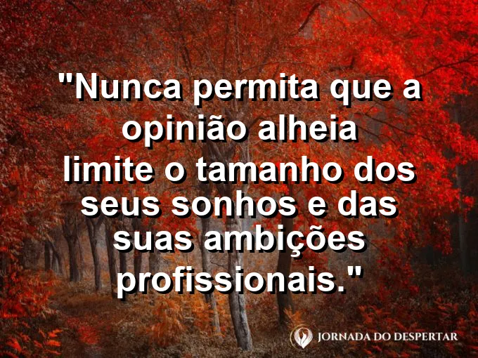 Uma pessoa observando o horizonte vasto de uma cidade do alto de um prédio moderno e luxuoso.
