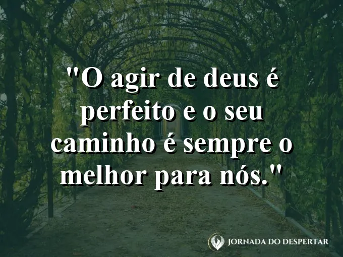 Relógio de sol em um belo jardim com frase sobre o tempo e o agir perfeito.