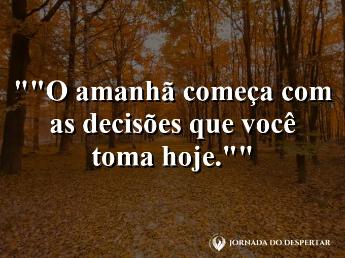 Mão escrevendo uma data importante em um calendário.