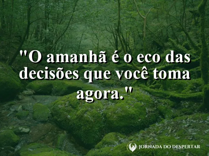 Mão escrevendo uma meta em um calendário de mesa.