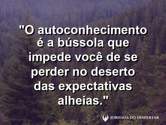 Bússola de bronze sobre um mapa antigo em uma mesa de madeira.