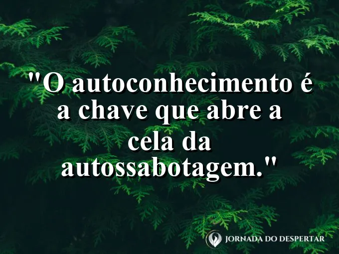 Uma chave antiga de ferro flutuando sobre um fundo de luz dourada.