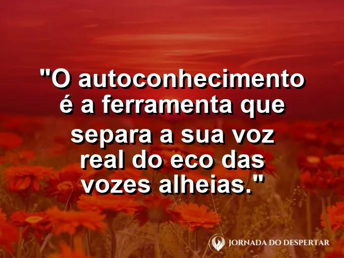 Uma mão separando fios de seda coloridos de fios cinzentos.