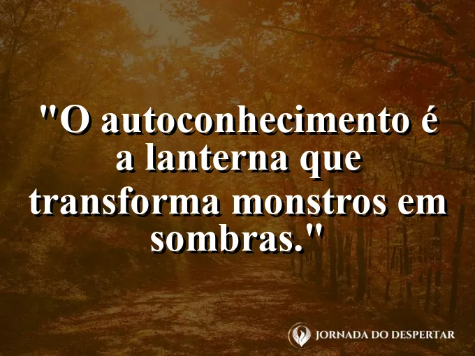 Lanterna iluminando uma parede com sombras suaves em um quarto acolhedor.