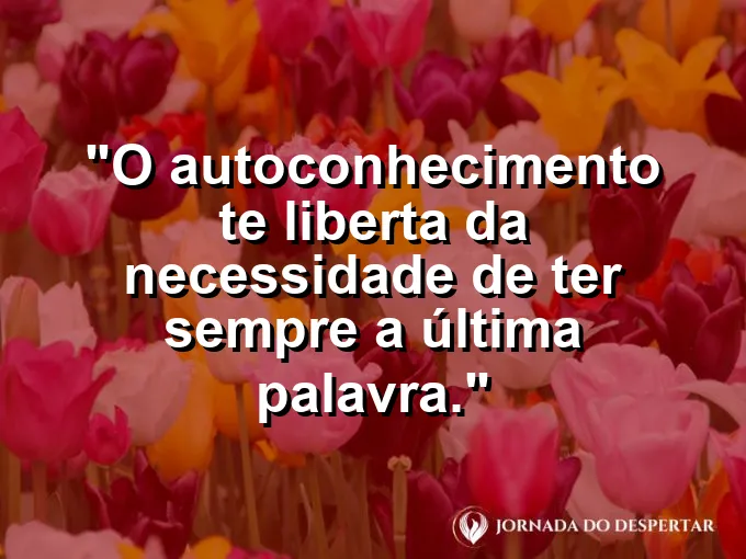 Uma balança de pratos em equilíbrio absoluto sob luz suave.