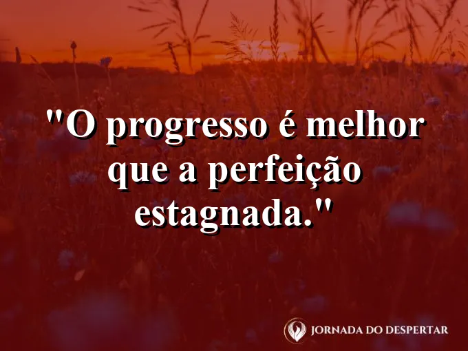 Pequena planta brotando através de uma fresta no asfalto.