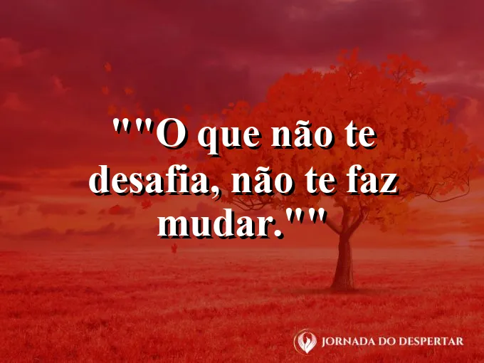 Atleta correndo sob a chuva com expressão de foco.