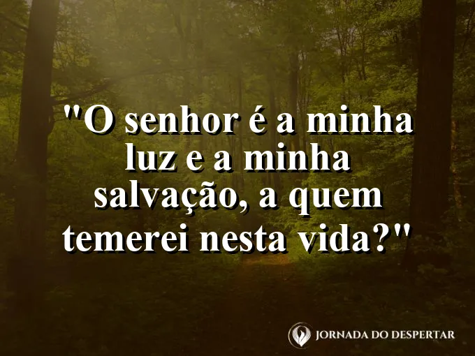 Farol iluminando o mar revolto com texto bíblico de motivação e luz do Senhor.